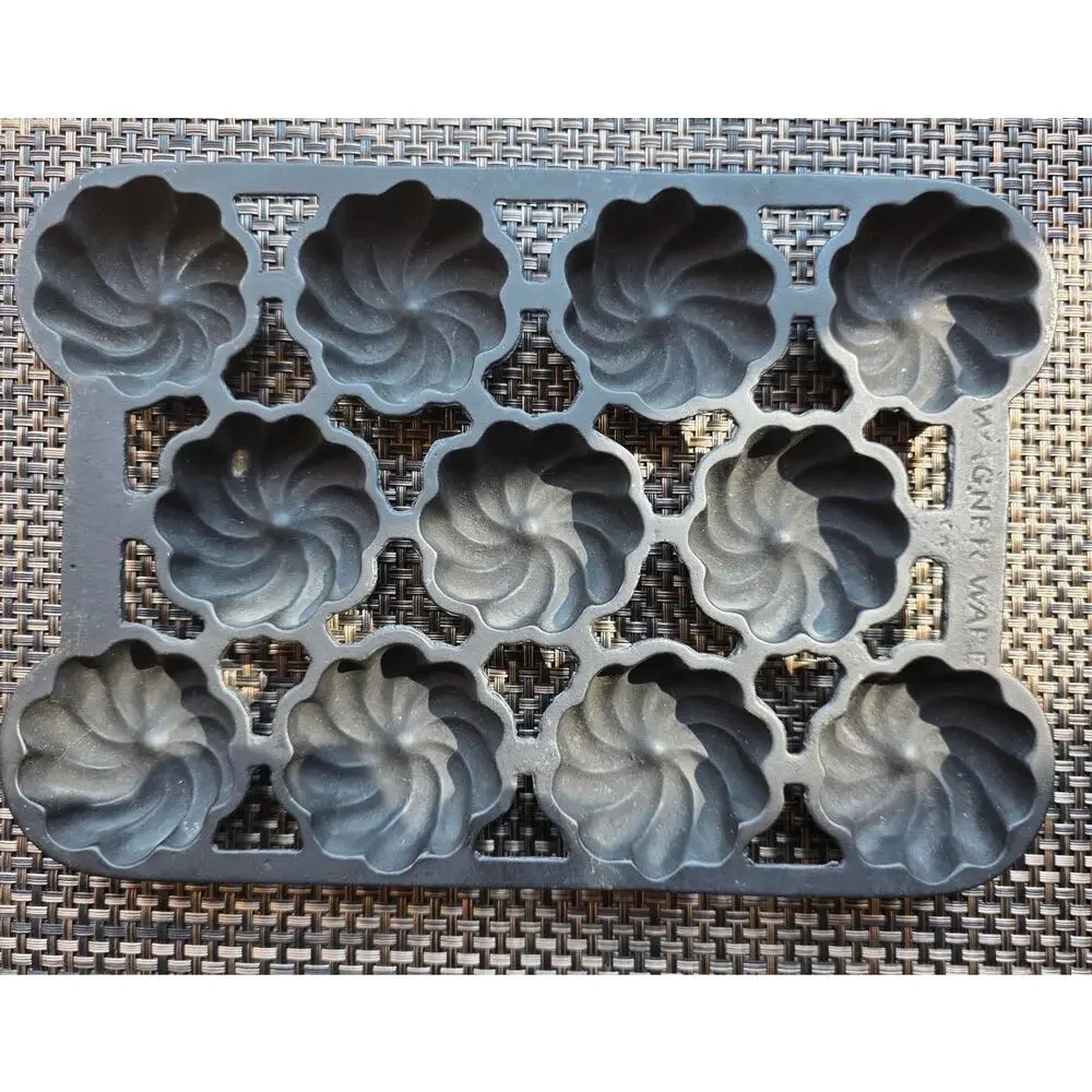 Vintage Wagner Cast Iron Turks Head Muffin Pan C